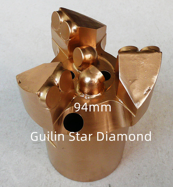 Đường kính 96mm Mũi khoan lõm 3 Dây ISO 9001 cho mỏ than và lỗ khoan